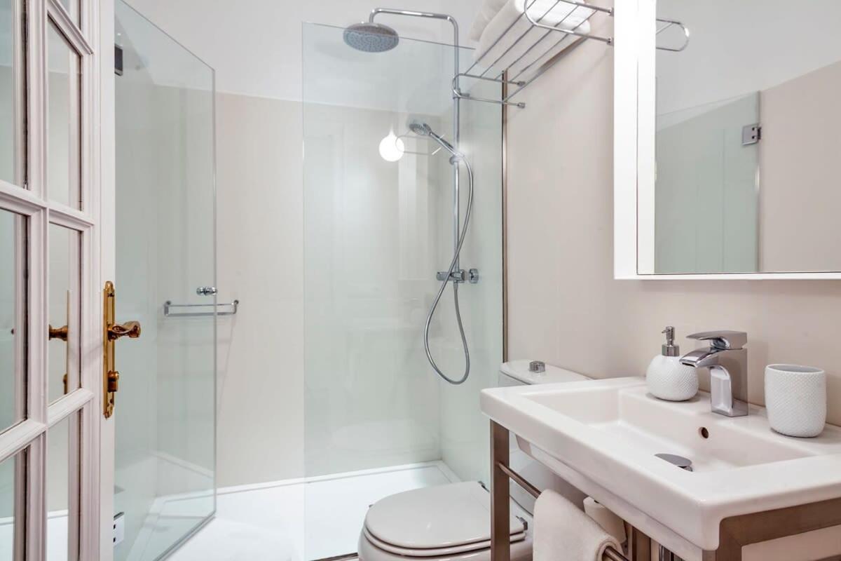 Appartement Casa Batllo - Luxury Historic 4Bd 4Bth For 9 Guests à Barcelone Extérieur photo